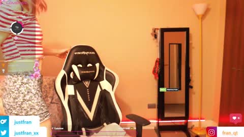 Snapshot of fran_qt chatting on 01/24/25, 04:39 Fran online show from 01/24/25, 04:39