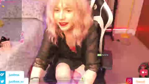 Snapshot of fran_qt chatting on 02/28/25, 04:53 Fran online show from 02/28/25, 04:53