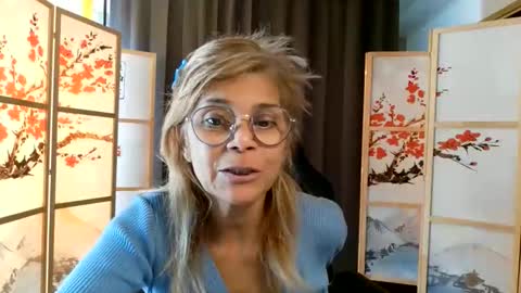Snapshot of francelune chatting on 06/08/26, 02:06 francelune online show from 06/08/26, 02:06