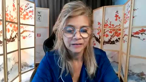 Snapshot of francelune chatting on 06/09/26, 02:17 francelune online show from 06/09/26, 02:17