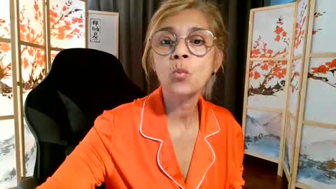 Snapshot of francelune chatting on 06/10/26, 03:33 francelune online show from 06/10/26, 03:33