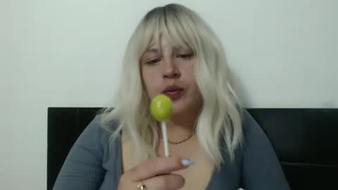 Snapshot of francescaasmith chatting on 02/19/25, 12:35 Francesca online show from 02/19/25, 12:35