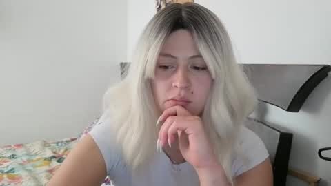 Snapshot of francescaasmith chatting on 11/18/25, 08:35 Francesca online show from 11/18/25, 08:35