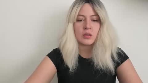 Snapshot of francescaasmith chatting on 12/16/25, 07:30 Francesca online show from 12/16/25, 07:30