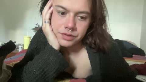 Snapshot of francesluna chatting on 03/08/25, 04:50 Mommy online show from 03/08/25, 04:50