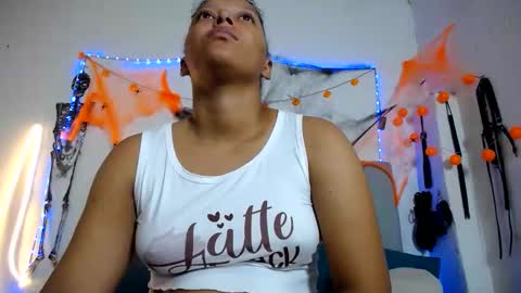 francihot4 online show from 10/30/25, 03:08