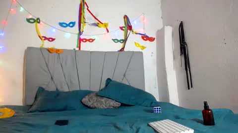 francihot4 online show from 02/15/26, 04:53