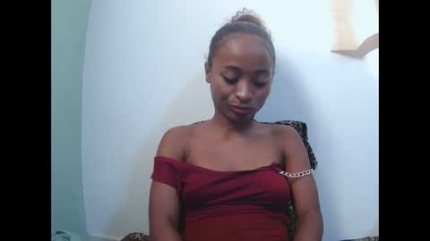 Snapshot of francine925426 chatting on 05/24/26, 01:05 francine925426 online show from 05/24/26, 01:05