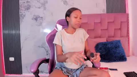 Laura online show from 11/20/25, 07:24