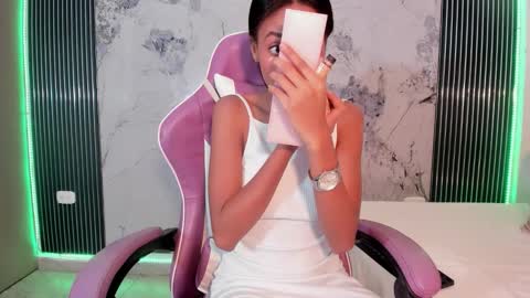 Laura online show from 02/12/26, 07:31