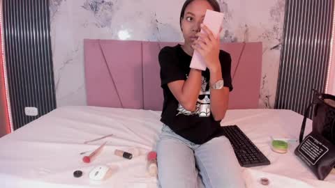 Laura online show from 04/04/26, 12:24