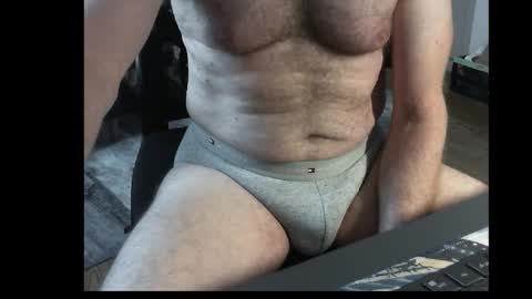 Snapshot of francois4059 chatting on 09/10/25, 01:22 Franois online show from 09/10/25, 01:22