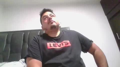 Snapshot of francoisroy chatting on 12/18/24, 03:26 Juan online show from 12/18/24, 03:26