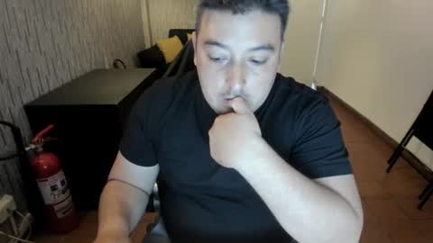 Snapshot of francoisroy chatting on 02/27/25, 04:53 Juan online show from 02/27/25, 04:53