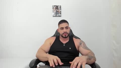 frank_foxx1 online show from 11/25/25, 04:12