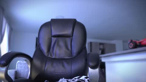 Frank Farrell. Hey remember to give me a thumbs up Ty online show from 10/12/25, 06:51