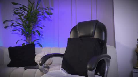 Frank Farrell. Hey remember to give me a thumbs up Ty online show from 04/20/26, 11:39