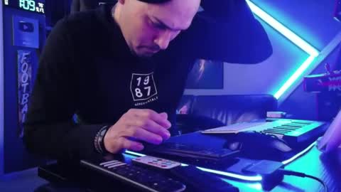 frankievw9 online show from 09/17/25, 05:09