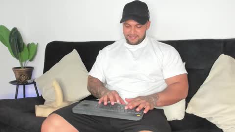 frank online show from 12/05/25, 02:53