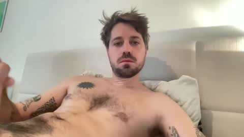 Snapshot of frankybiiig chatting on 10/22/25, 07:52 thegoodandbiiig online show from 10/22/25, 07:52