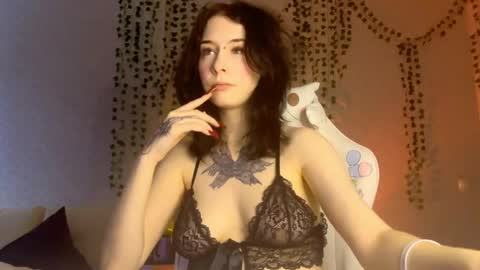 Snapshot of frau_basted chatting on 03/05/25, 01:06 mistress Bastet and mintcola online show from 03/05/25, 01:06