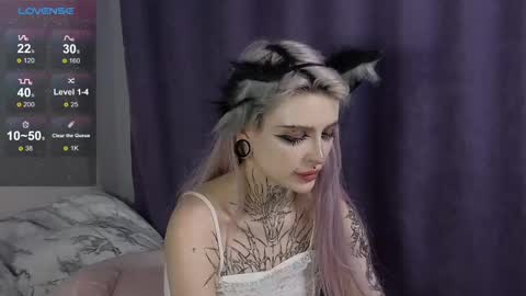 Snapshot of fraulein_mooon chatting on 12/15/24, 05:56 Asya UwU online show from 12/15/24, 05:56