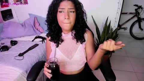 Lia Gomez online show from 02/13/25, 10:22