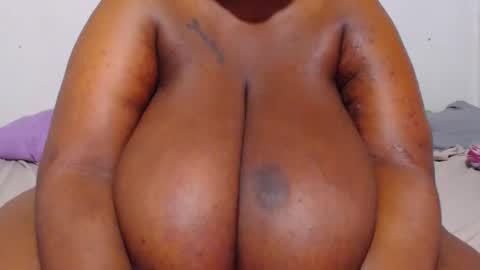 Snapshot of freakyboobsxx chatting on 01/04/25, 05:48 Kimmy online show from 01/04/25, 05:48