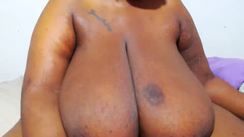 Snapshot of freakyboobsxx chatting on 01/07/25, 03:35 Kimmy online show from 01/07/25, 03:35