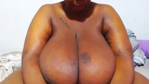 Snapshot of freakyboobsxx chatting on 01/09/25, 04:30 Kimmy online show from 01/09/25, 04:30