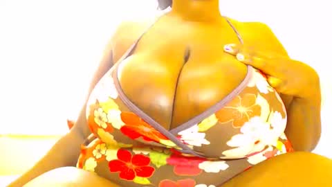 Snapshot of freakyboobsxx chatting on 02/11/25, 12:48 Kimmy online show from 02/11/25, 12:48