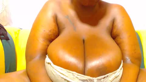 Snapshot of freakyboobsxx chatting on 02/12/25, 01:16 Kimmy online show from 02/12/25, 01:16