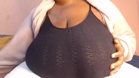 Snapshot of freakyboobsxx chatting on 06/10/26, 07:40 Kimmy online show from 06/10/26, 07:40