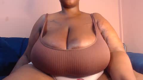Snapshot of freakyboobsxx chatting on 06/11/26, 02:04 Kimmy online show from 06/11/26, 02:04