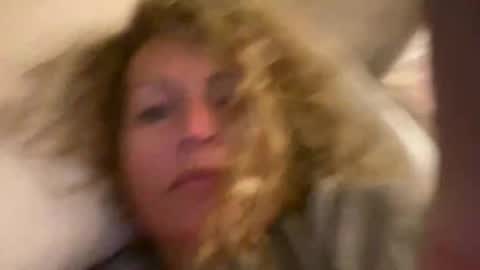 Snapshot of freakywhitegirl696 chatting on 06/11/26, 06:44 Sweetcandy online show from 06/11/26, 06:44