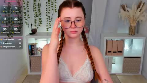 Snapshot of freckle_diyana chatting on 03/08/25, 03:17 Diyana online show from 03/08/25, 03:17