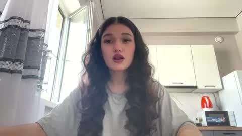 Snapshot of fredamedora chatting on 07/04/26, 05:13 Mia online show from 07/04/26, 05:13