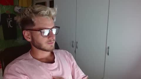 Snapshot of freddy_star chatting on 09/10/25, 07:36 Frederick Perin online show from 09/10/25, 07:36