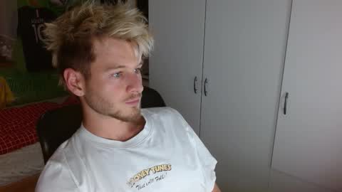 Snapshot of freddy_star chatting on 09/23/25, 07:39 Frederick Perin online show from 09/23/25, 07:39