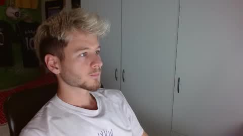 Snapshot of freddy_star chatting on 09/25/25, 01:15 Frederick Perin online show from 09/25/25, 01:15