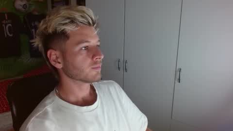 Snapshot of freddy_star chatting on 10/23/25, 08:29 Frederick Perin online show from 10/23/25, 08:29