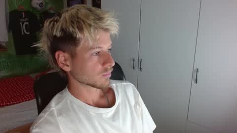 Snapshot of freddy_star chatting on 11/16/25, 12:00 Frederick Perin online show from 11/16/25, 12:00