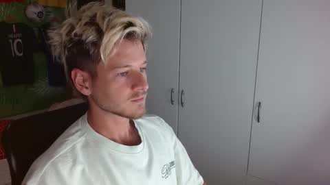 Snapshot of freddy_star chatting on 11/17/25, 01:17 Frederick Perin online show from 11/17/25, 01:17