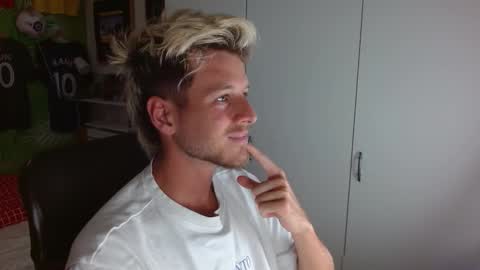 Snapshot of freddy_star chatting on 11/18/25, 09:52 Frederick Perin online show from 11/18/25, 09:52