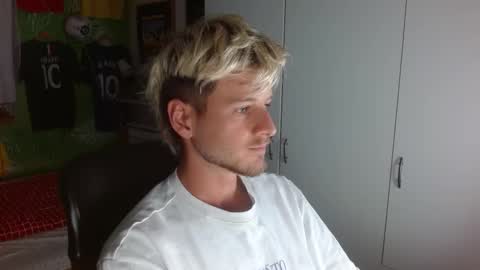 Snapshot of freddy_star chatting on 11/19/25, 01:33 Frederick Perin online show from 11/19/25, 01:33