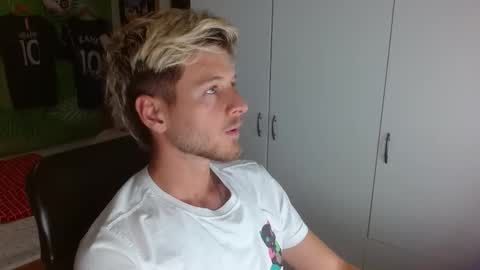 Snapshot of freddy_star chatting on 11/20/25, 08:08 Frederick Perin online show from 11/20/25, 08:08