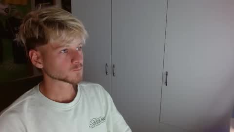 Snapshot of freddy_star chatting on 11/21/25, 01:54 Frederick Perin online show from 11/21/25, 01:54