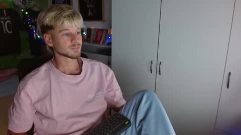 Snapshot of freddy_star chatting on 11/27/25, 10:12 Frederick Perin online show from 11/27/25, 10:12