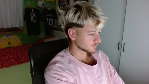 Snapshot of freddy_star chatting on 11/28/25, 12:08 Frederick Perin online show from 11/28/25, 12:08