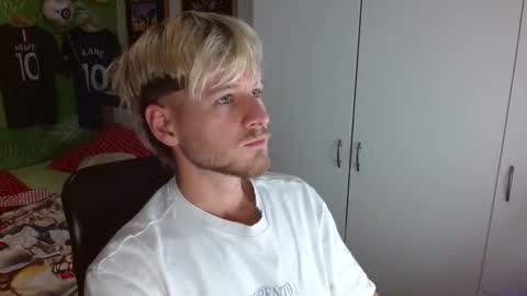 Snapshot of freddy_star chatting on 12/01/25, 12:43 Frederick Perin online show from 12/01/25, 12:43